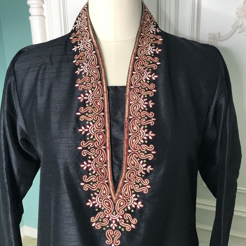 🧡 Embroidered Tunic 🧡 - Picture 2 of 12